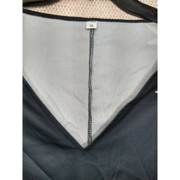 Black V Neck Blouse with Leaves Pattern and Half Sleeve Size XL - Picture 6 of 8